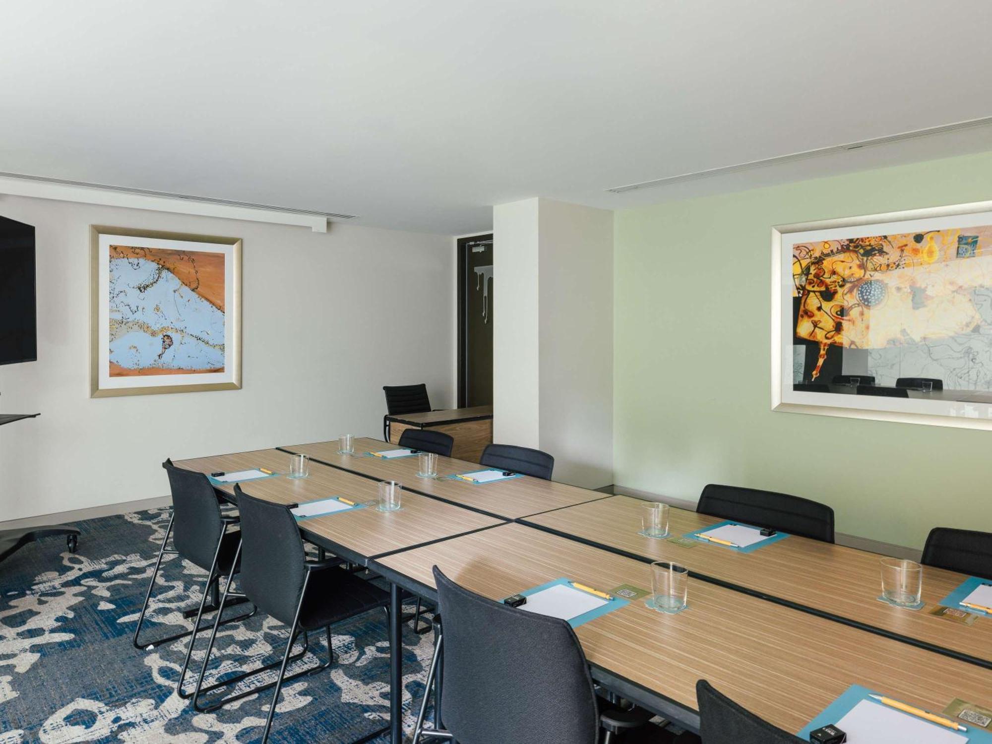 The Olsen Melbourne Art Series Exteriör bild Meeting room