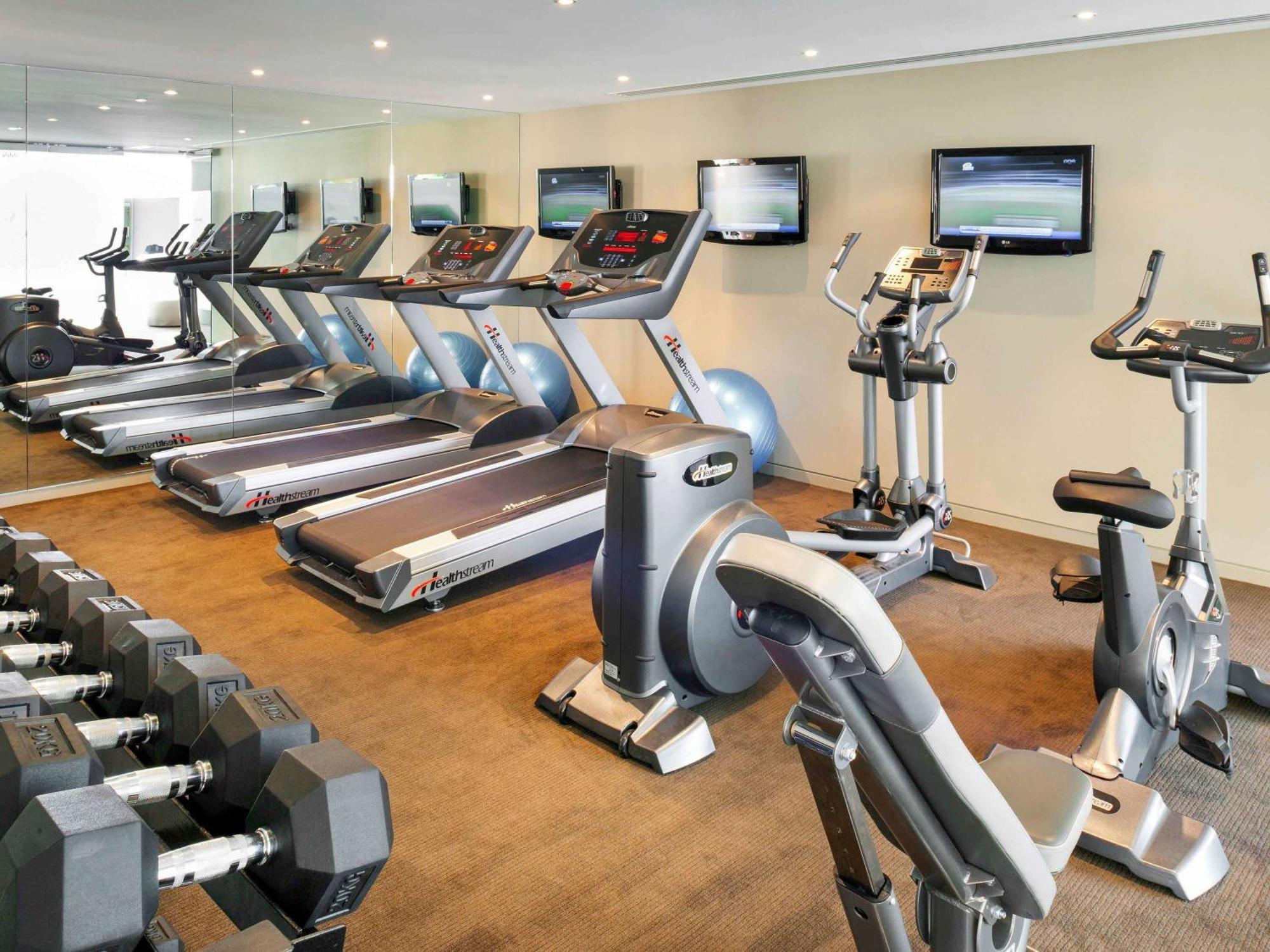 The Olsen Melbourne Art Series Exteriör bild A gym at a hotel