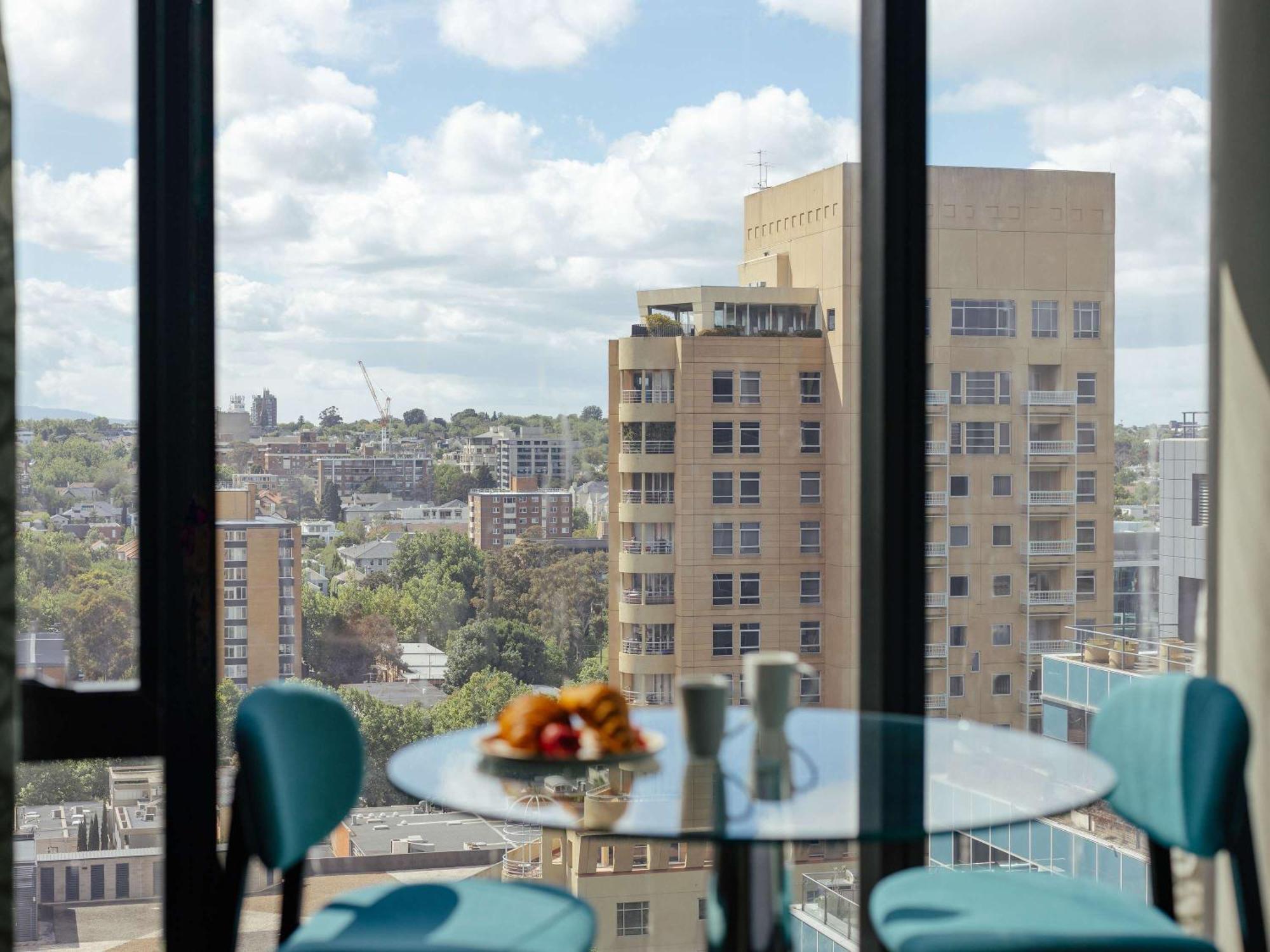 The Olsen Melbourne Art Series Exteriör bild View from a serviced apartment in London